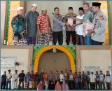Dirbinmas Polda Riau Serahkan Sarana Kontak Berupa Kitab Suci Kepada Masjid Tariq Al Jannah Perumahan Damai Asri Tuah Madani
