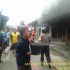Permalink ke 3 Ruko di Pasar Danau Bingkuang Terbakar, Anggota Polsek Tambang dan Warga Bantu Pemadaman