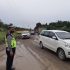 Permalink ke Panit Lantas dan Anggota Polsek Tapung Lakukan Pengaturan di Jalan Rusak KM 55 Petapahan