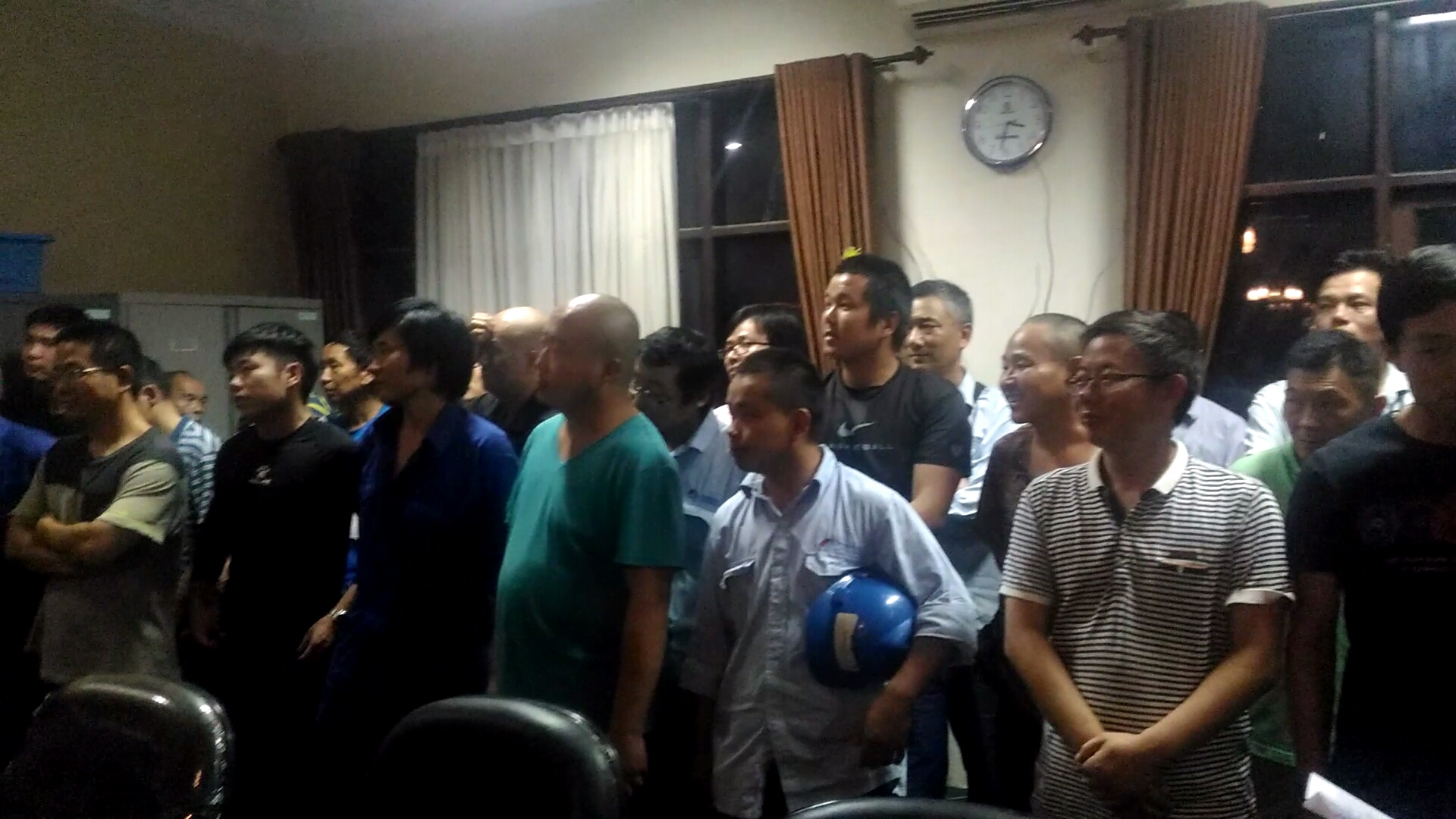 Permalink ke Lagi, 19 Pekerja China Ilegal di PLTU Tenayan  Pekanbaru Dideportasi Kemenkum HAM