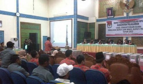 Permalink ke Rapat Pleno Penghitungan Suara Sepi, Paslon Firdaus-Ayat Unggul di Pilwako Pekanbaru