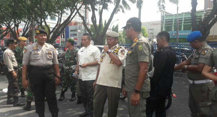 Permalink ke Satpol PP Riau Turunkan Anggota Tertibkan PKL di Sukaramai Trade Center (STC) Pekanbaru