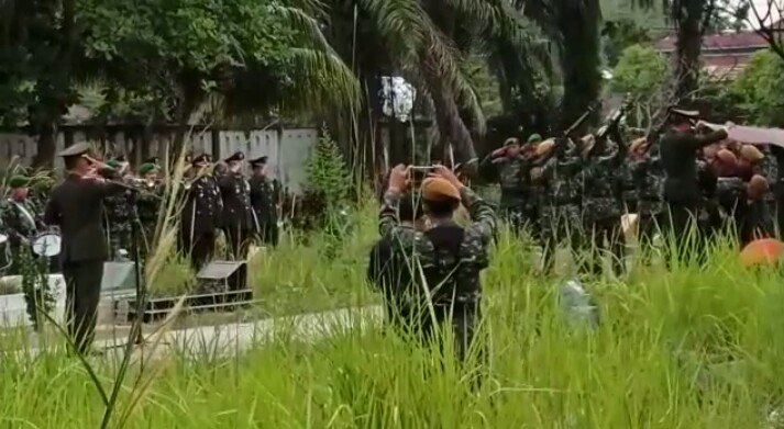 Permalink ke Danrem 031/Wirabima, Pimpin Upacara Militer Pemakaman Kapten Inf (Anumerta) Sabar Riswanto