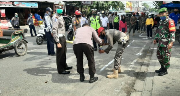 Permalink ke Polres Kampar Bersama TNI dan Pemda Lakukan Rekayasa  Penertiban Pasar Ramadhan Cegah Covid-19