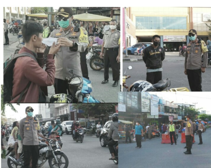 Permalink ke Kendarai Vespa, Kapolres dan Para Pejabat Polres Kampar Bagikan Masker di Pasar Ramadhan