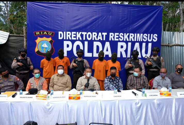 Permalink ke Polda Riau Bongkar Sindikat Penyulingan Minyak Illegal Di Dumai, 4 Orang Diringkus, 1 DPO