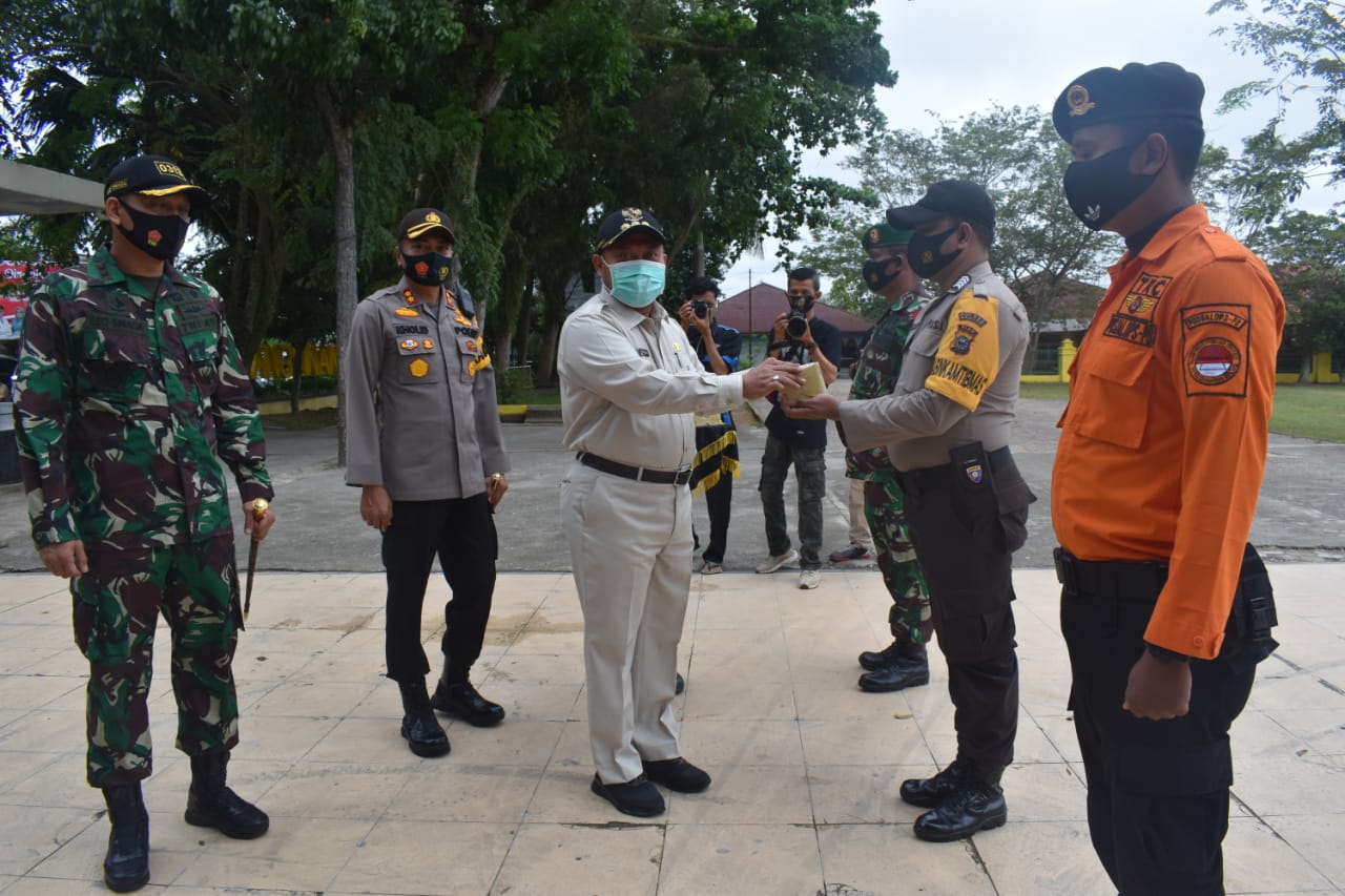 Permalink ke Bupati Kampar Didampingi Kapolres Serta Dandim Lounching Pembagian Masker Serentak Di Kabupaten Kampar