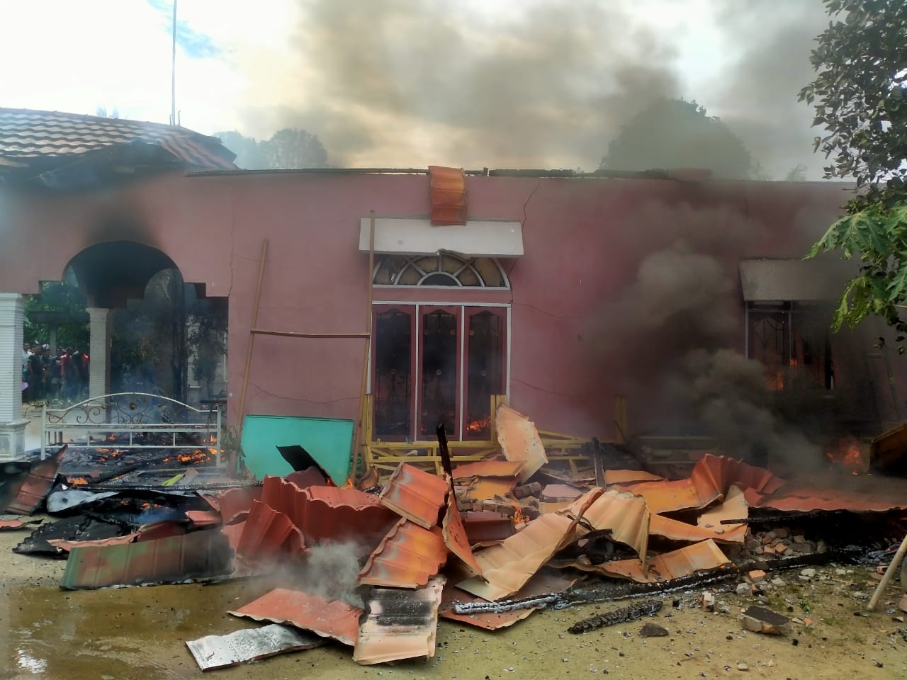 Permalink ke 2 Unit Rumah di Tambang Kampar Terbakar, Tidak Ada Korban Jiwa dan Kerugian Sekitar Rp 500 Juta