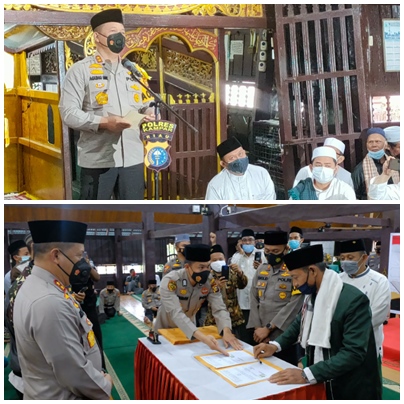 Permalink ke Kunjungi Masjid Jami’ Air Tiris, Kapolda Riau Ikuti Khotmil Qur’an dan Berikan Bantuan