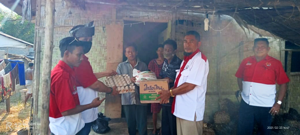 Permalink ke DPD PWRI Riau Bersama DPC PWRI Rohil Beri Bantuan Kepada Warga Kurang Mampu