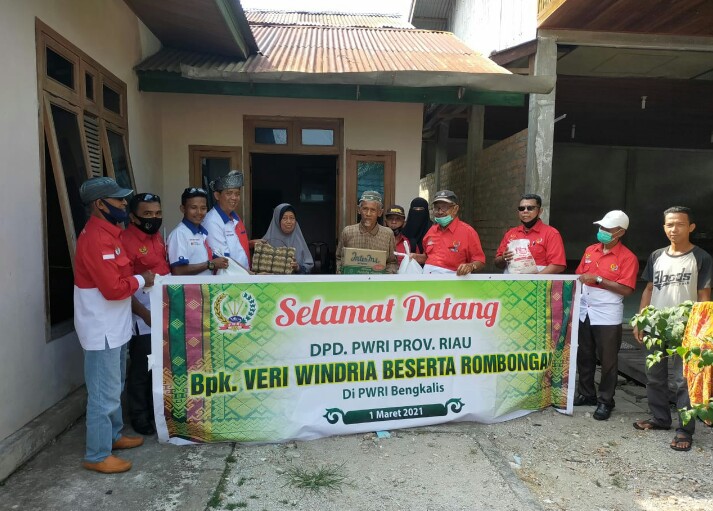 Permalink ke DPD PWRI Riau Bersama DPC PWRI Bengkalis Beri Bantuan Kepada Warga Kurang Mampu
