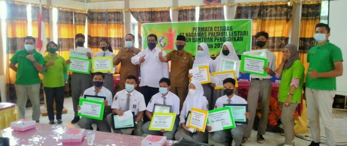 Permalink ke Peduli Pendidikan PT Nagamas Palmoil Lestari Salurkan Dana  CSR Untuk Siswa Berprestasi