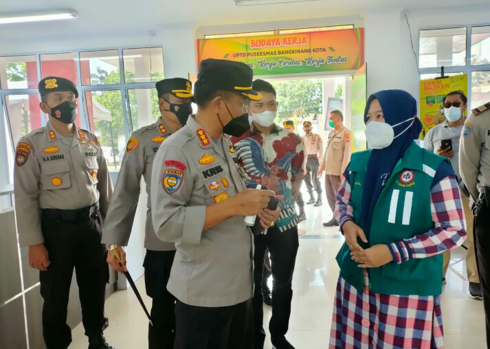 Permalink ke Tim Supervisi Penanganan Covid-19 Polda Riau Tinjau Pos PPKM di Kelurahan Bangkinang