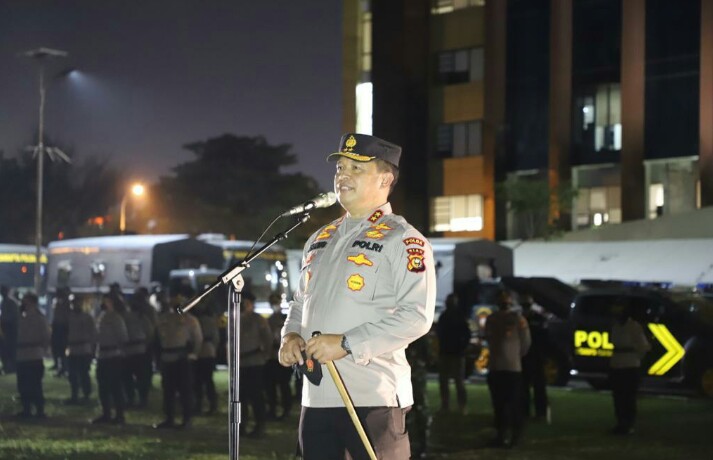 Permalink ke 2.302 Personel Jajaran Polda Riau Diterjunkan Dalam Patroli Skala Besar, Bagikan 2.655 Paket Sembako.