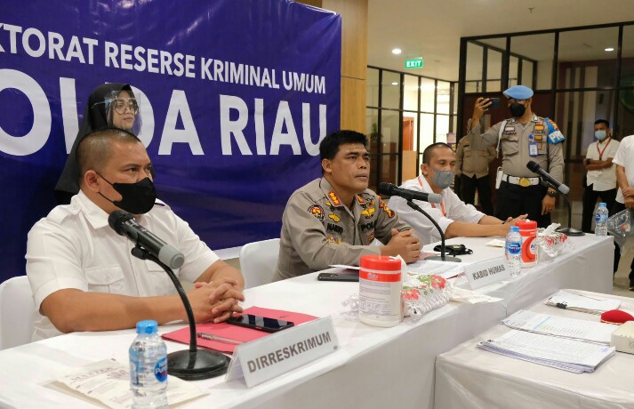 Permalink ke Polda Riau Ungkap Kasus Penggelapan Yang Rugikan Pengusaha Sembako senilai Rp3,7 Milyar