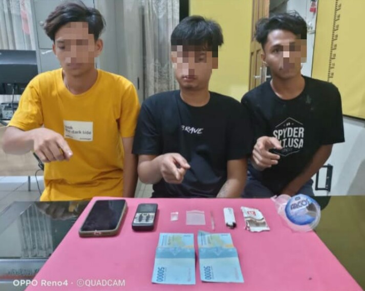 Permalink ke Tim TEMBAK Polres Kampar Amankan 3 Pelaku Narkoba Saat Patroli Diwilayah Desa Bukit Payung