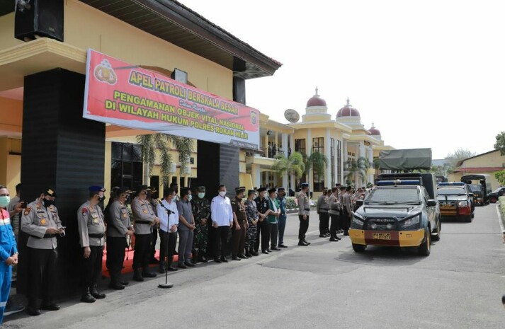 Permalink ke Pastikan Keamanan Obyek Vital Nasional, Kapolda Riau Pimpin Gelar Apel Patroli Berskala Besar Di Polres Rohil.