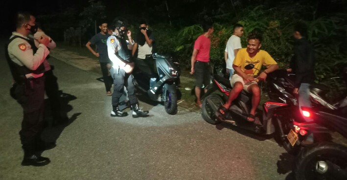 Permalink ke Patroli Pada Malam Minggu, Tim TEMBAK Polres Kampar Amankan 4 Sepeda Motor Pelaku Balap Liar