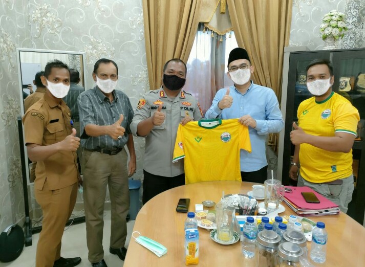 Permalink ke Kapolres Kampar Dukung PSBS Bangkinang Berlaga di Liga 3 Sepakbola Indonesia