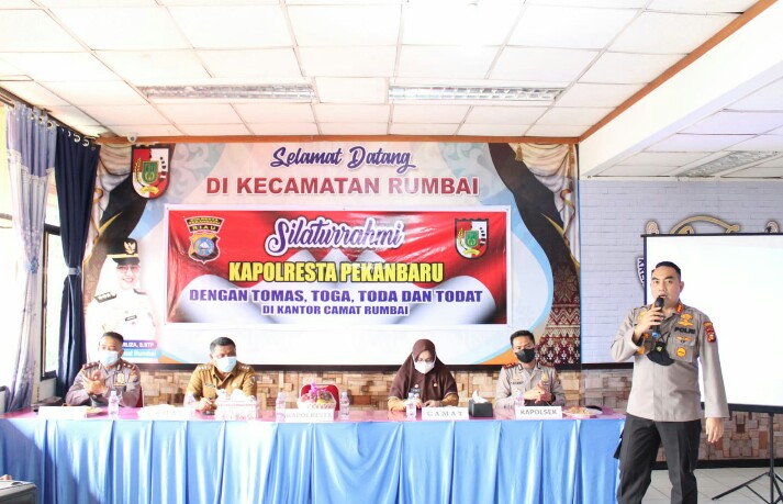 Permalink ke Kapolresta Pekanbaru Jalin Silaturahmi Bersama Para Tokoh Di Kec. Rumbai Dan Kec. Rumbai Timur Kota Pekanbaru