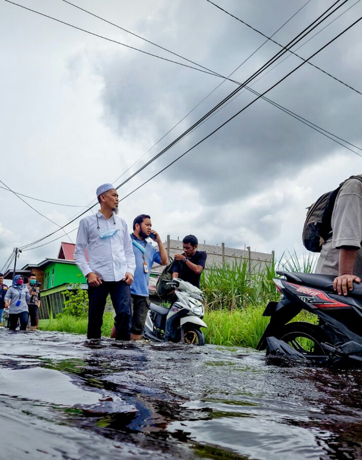 Permalink ke Walikota Dumai,Paisal Turlap Ketitik Lokasi Terkena Banjir