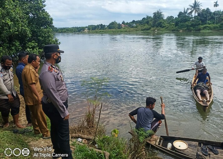 Permalink ke Setelah 32 Jam Pencarian Oleh Tim Gabungan, Korban Tenggelam Di Sungai Kampar Ditemukan