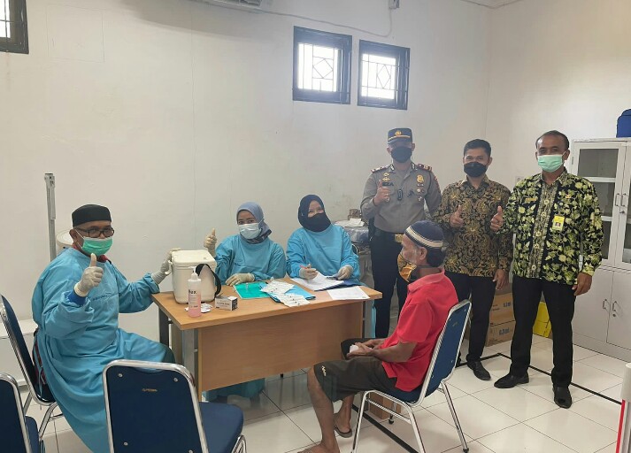 Permalink ke Kapolsek Kerinci Kanan Tinjau Pelaksanaan Vaksinasi Di RSUD Tipe D Desa Kampung Agung Bukit