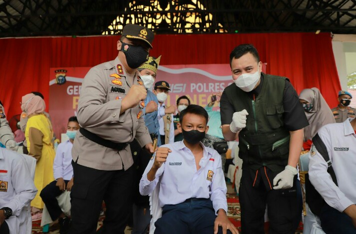 Permalink ke Tak Kenal Siang Malam, Selama 5 Hari Vaksinasi Polda Riau Suntikkan 342.574 Dosis Vaksin