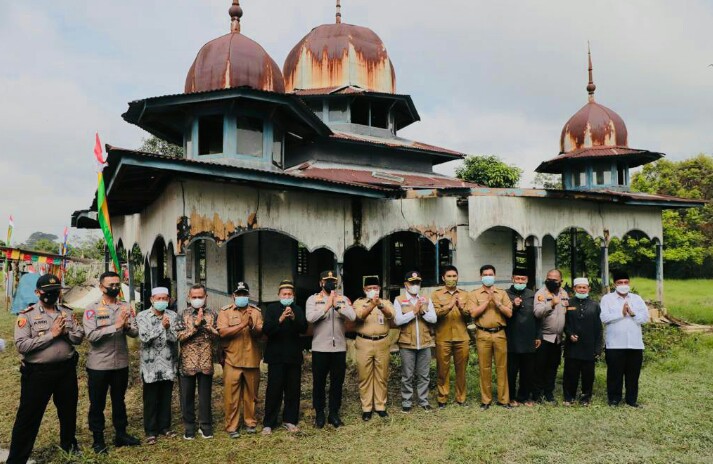 Permalink ke Kapolda Riau Inisiasi Renovasi Masjid Tua, Bersama Tokoh Masyarakat Letakkan Batu Pertama Pembangunan