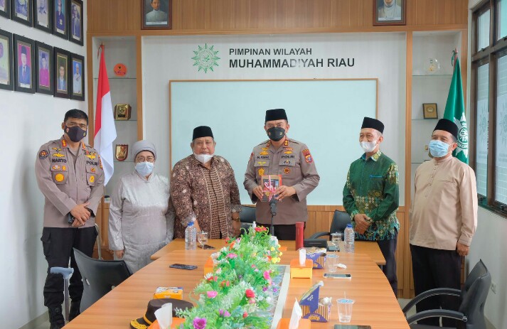 Permalink ke Kunjungi PW Muhammdiyah Riau, Kapolda Riau Irjen Pol Iqbal : Terima Saya Jadi Bagian Keluarga Besar