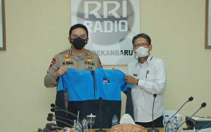 Permalink ke Berkunjung ke RRI Pekanbaru, Kapolda Riau Irjen Iqbal Bernostalgia