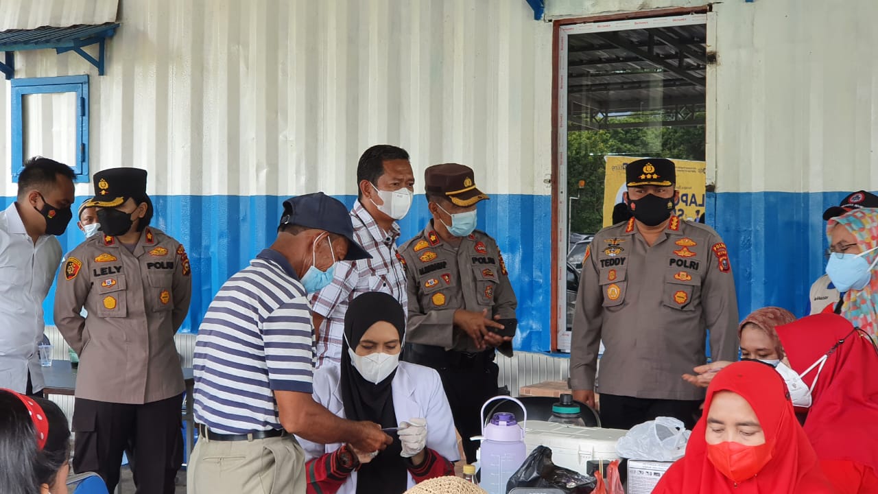 Permalink ke Direskrimum Polda Riau Tinjau Pelaksanaan Vaksinasi Covid-19 di Siak