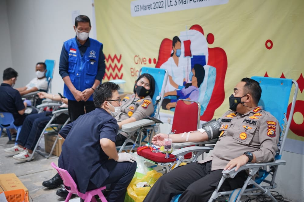 Permalink ke Kerjasama Dengan PSMTI ( Paguyuban Sosial Marga Tionghoa Indonesia) dan Mall Pekanbaru, Kapolresta Pekanbaru Tinjau Vaksinasi Dan Donor Darah