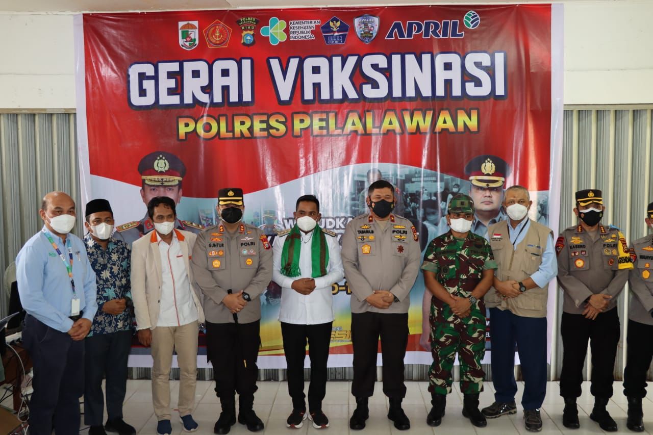 Permalink ke Tinjau Vaksinasi Masaal di Pelalawan, Wakapolda Riau Apresiasi Antusias Masyarakat untuk di Vaksin