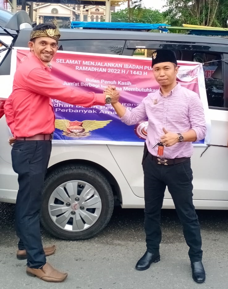 Permalink ke Berita Foto : Jum’at Berkasih  Ramadhan, Aliansi Media Indonesia (AMI) Bersama DPD LPPK PekanbaruBagikan Takjil  dan Sembako Gratis