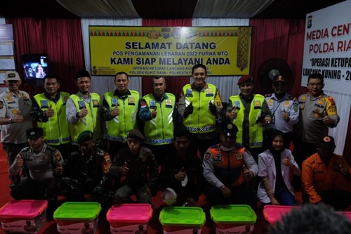 Permalink ke Kapolda Riau Bersama Forkopimda Patroli Keliling Kota.