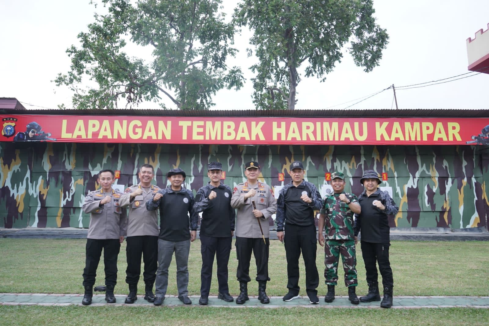 Permalink ke Kepala BNN RI Komjen Petrus Golose Sempatkan Latihan Menembak di Mako Brimob Pada Kunjungan Kerjanya ke Riau