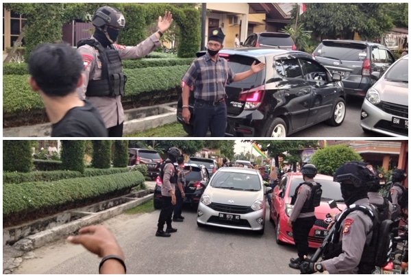 Permalink ke Personel Brimobda Riau Turun Langsung Urai Kemacetan