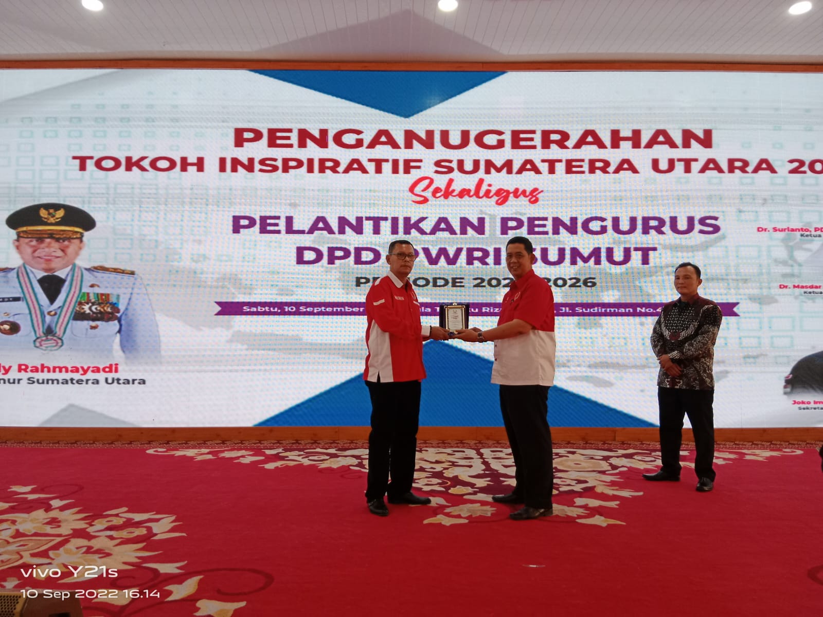 Permalink ke Usai Dilantik DPD PWRI Sumut, DPD PWRI Riau Memberikan Cendra Mata Kepada Ketua DPD PWRI Sumut