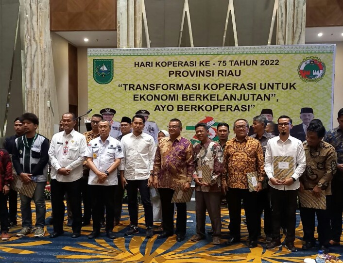 Permalink ke Gubernur Riau Syamsuar Beri Penghargaan Untuk 40 Koperasi