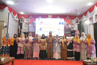 Permalink ke Pj.Bupati Kampar Dr.H.Kamsol Buka Lomba Fashion Show Muslimah Batik dan Tenun Kampar