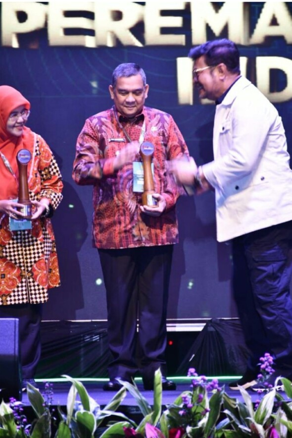 Permalink ke Gubernur Riau Syamsuar Dianugerahi Penghargaan Dari Kementan Atas Komitmen Jalankan PSR