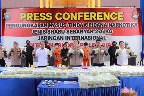 Permalink ke Terbesar Dalam Sejarah Pengungkapan Narkoba Oleh Polda Riau, Berhasil Amankan 276 Kg Sabu dan Bekuk 5 Pelaku.