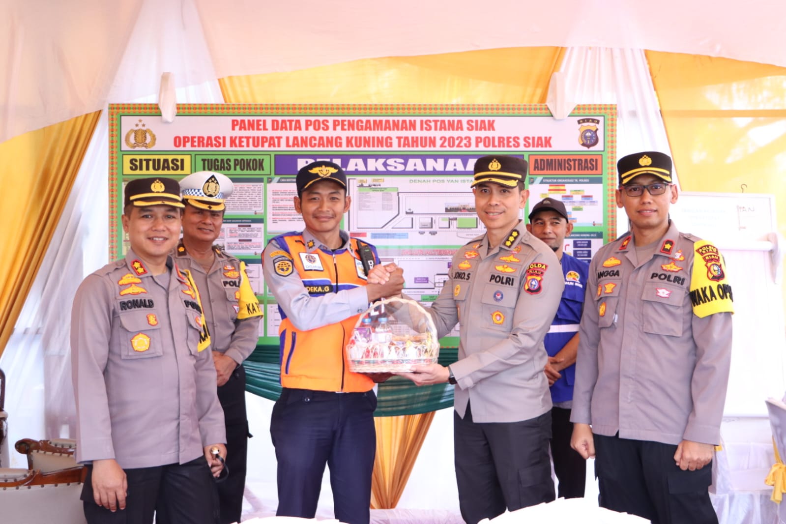 Permalink ke Kunjungi Pos Pam di Wilayah Siak, Karo SDM Polda Riau “ Pengamanan Masih Beberapa Hari Kedepan, Tetap Kompak dan Semangat”