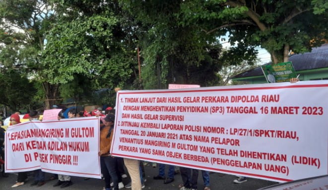 Permalink ke Demi Kepastian Hukum, Massa SPKN Gelar Aksi Damai di Mapolda Riau