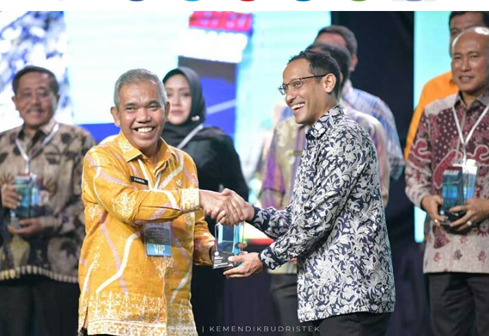 Permalink ke Komitmen Dukung Program Merdeka Belajar, Gubernur Riau Syamsuar Dianugerahi Penghargaan