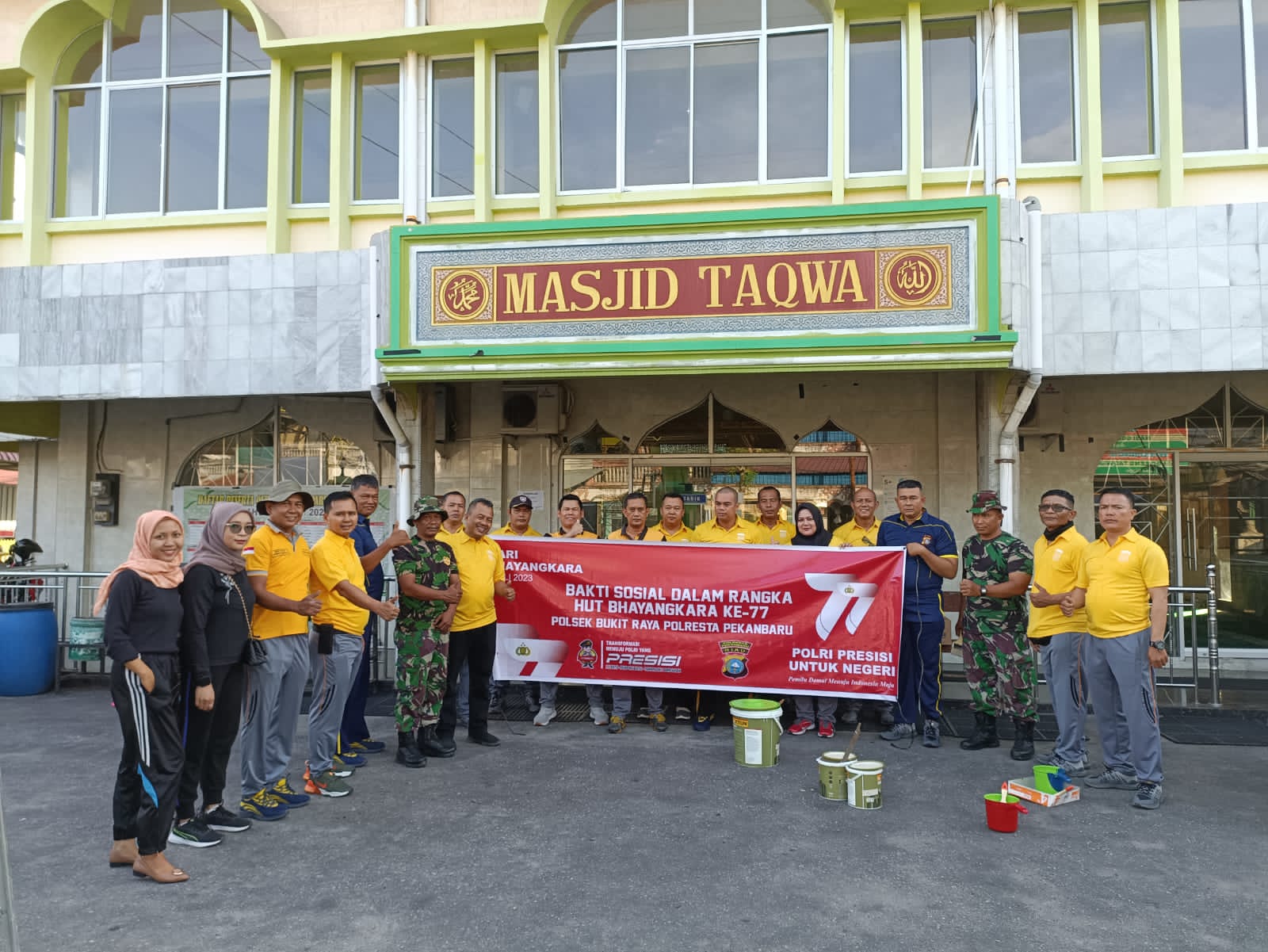 Permalink ke Sambut HUT Bhayangkara Ke-77 Polsek Bukit Raya Melaksanakan Bakti Sosial Di Masjid.