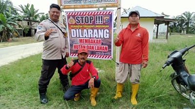 Permalink ke Melalui Pemasangan Spanduk, Polsek Minas Polres Siak Polda Riau Gencar Sosialisasikan Larangan Karhutla