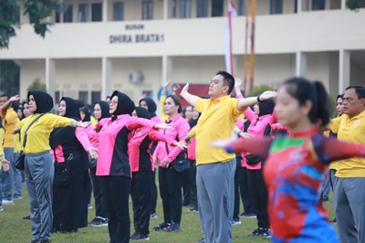 Permalink ke Polda Riau Bersama Pengurus Bhayangkari Daerah Riau Menggelar Olahraga Bersama
