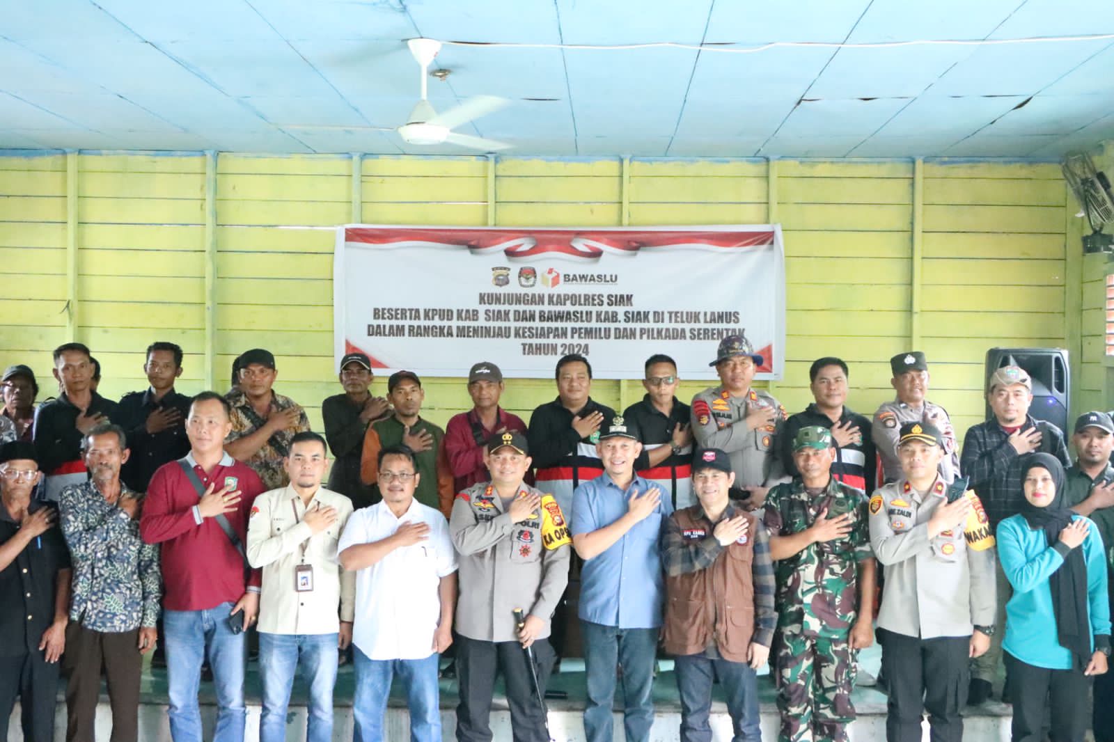 Permalink ke Bersinergi Dengan KPUD dan Bawaslu, Kapolres Siak AKBP Asep Sujarwadi Lakukan Kunjungan Kerja ke Kampung Teluk Lanus